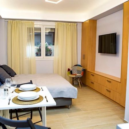 Studio Apartment With All Amenities In Kolonaki Athens Luaran gambar