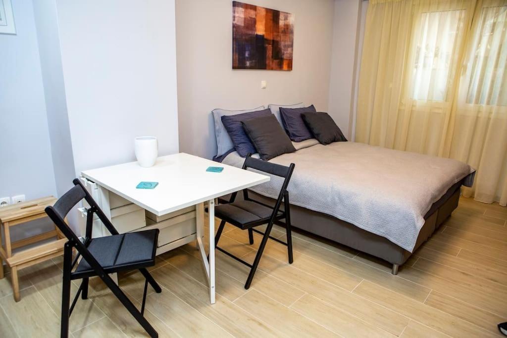 Studio Apartment With All Amenities In Kolonaki Athens Luaran gambar