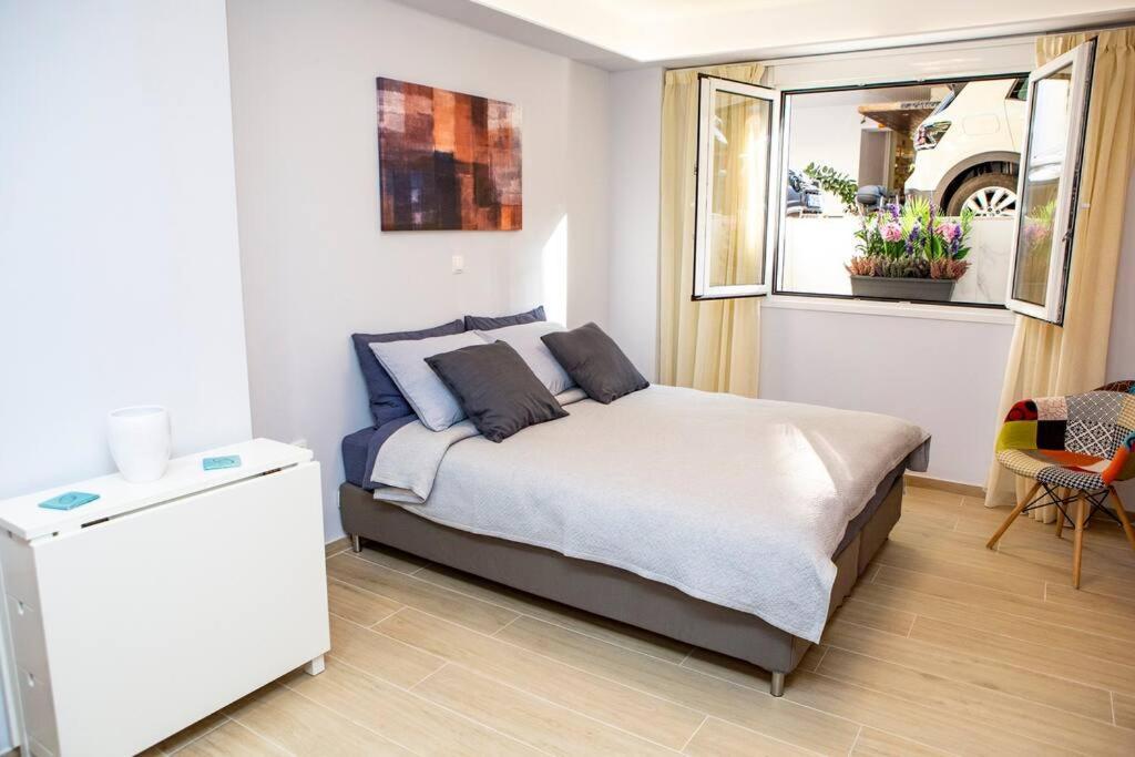 Studio Apartment With All Amenities In Kolonaki Athens Luaran gambar