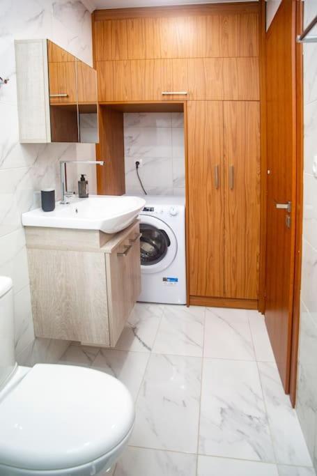 Studio Apartment With All Amenities In Kolonaki Athens Luaran gambar