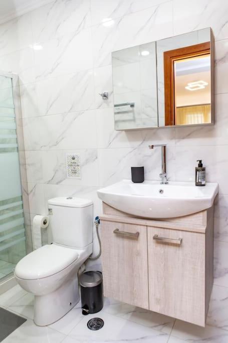 Studio Apartment With All Amenities In Kolonaki Athens Luaran gambar